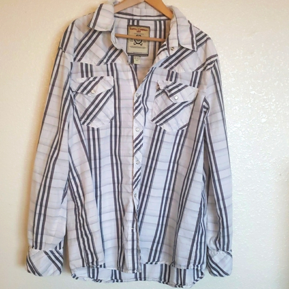 Long sleeve XXL mens casual shirt.